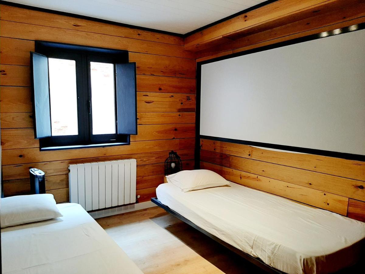 Hostal Erasmus By Gaiarooms Salamanca Exterior photo