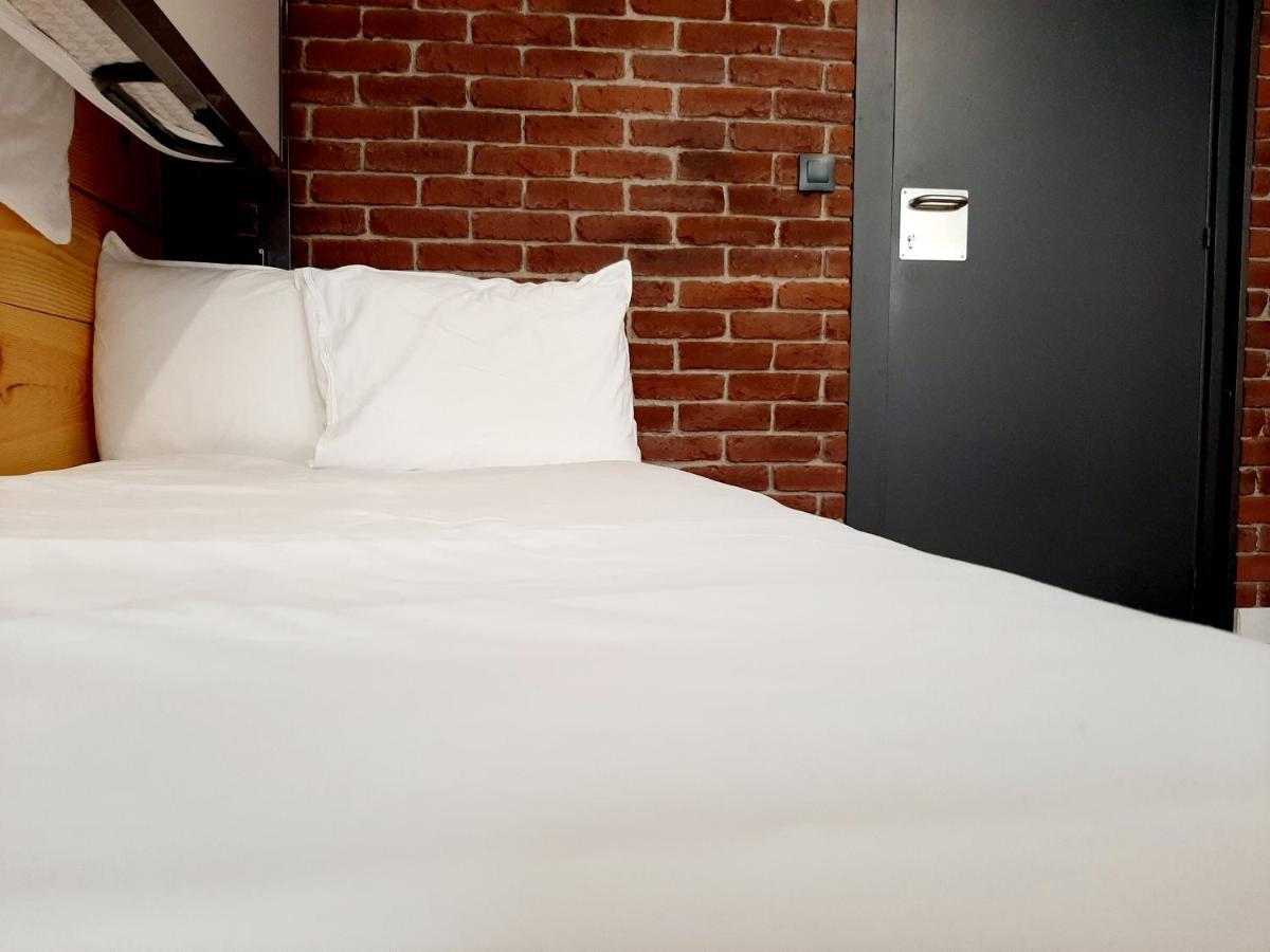 Hostal Erasmus By Gaiarooms Salamanca Exterior photo
